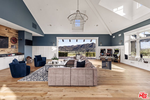 1697 W Potrero Road, Westlake Village CA: https://media.crmls.org/mediaz/8289c663-b170-4de7-9336-ec1b10921362.jpg