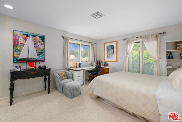 17152 Avenida De Santa Ynez, Pacific Palisades CA: https://media.crmls.org/mediaz/828a2bde-e289-416a-91a0-34c9b703d102.jpg