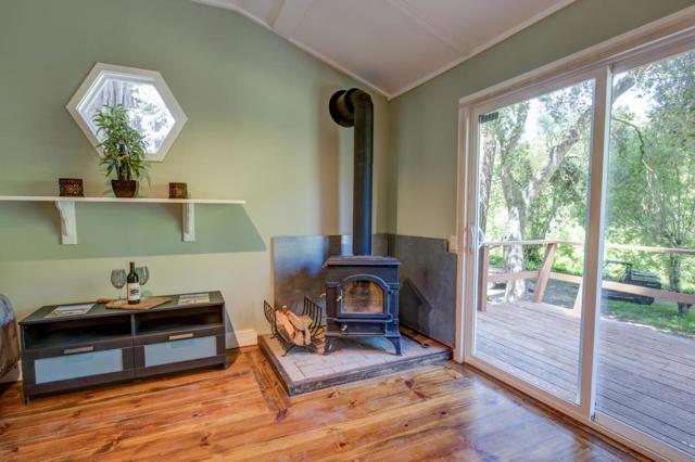 5090 La Honda Road,  CA: https://media.crmls.org/mediaz/828a8c56-806c-4116-966a-79cb52f9cee2.jpg