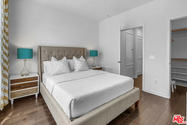 5633 Observation Lane, Los Angeles CA: https://media.crmls.org/mediaz/828ac591-afa3-48a8-8080-4271d49ddc3f.jpg