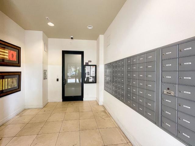 88 S Broadway, Millbrae CA: https://media.crmls.org/mediaz/828b70b7-926b-414f-a58c-d4750542d33a.jpg