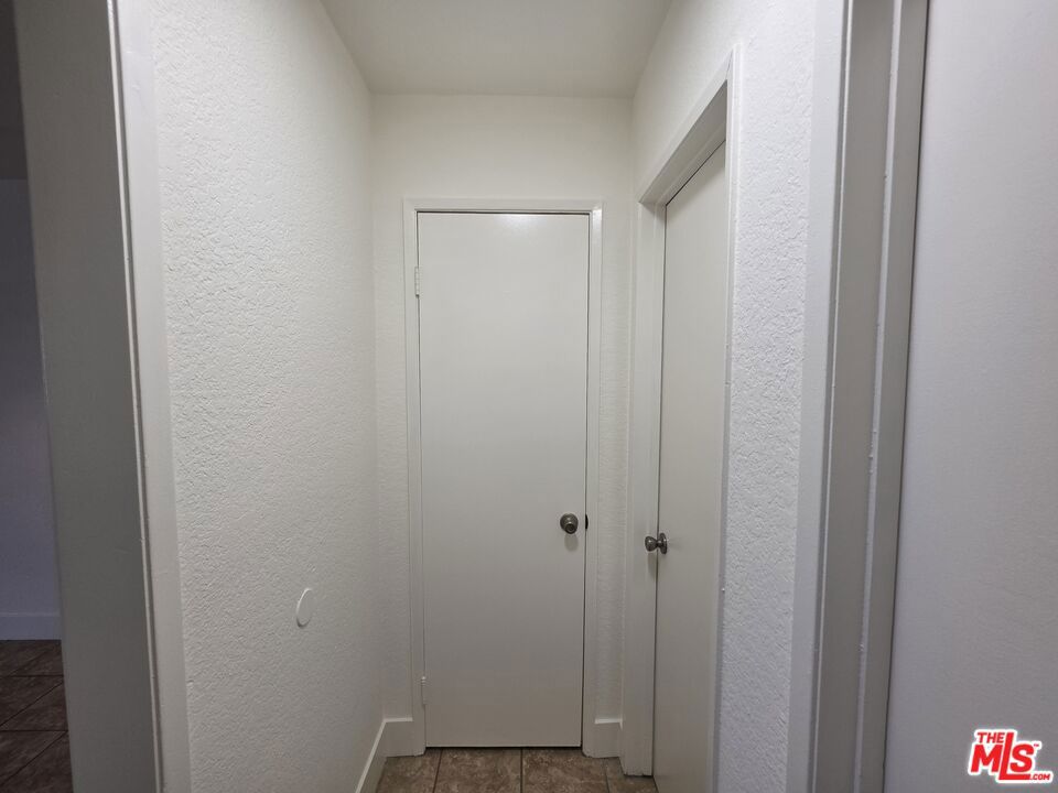 https://media.crmls.org/mediaz/828b73a1-db43-4ee1-ad67-d8fda840e6a4.jpg?preset=X-Large