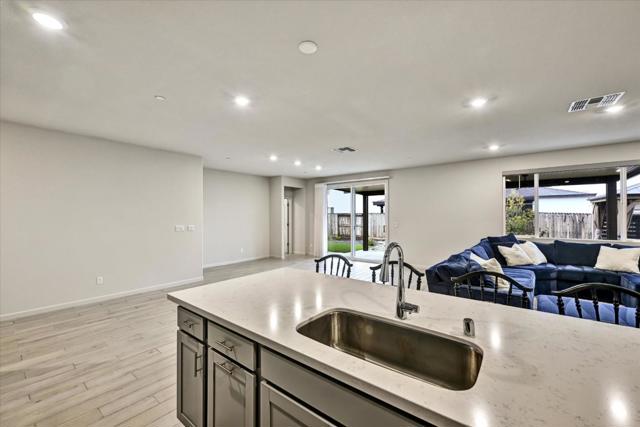 701 Pahl Court, Lincoln CA: https://media.crmls.org/mediaz/828bb10a-8d60-49b5-82ec-eccea75ee624.jpg