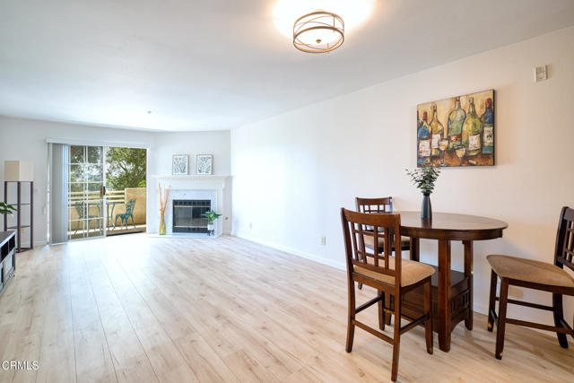 Detail Gallery Image 5 of 59 For 2713 Antonio Dr #110,  Camarillo,  CA 93010 - 2 Beds | 2 Baths