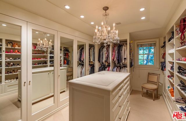 685 Elkins Road, Los Angeles CA: https://media.crmls.org/mediaz/828be577-bb1f-4b9f-985e-2548e8ab2c0b.jpg