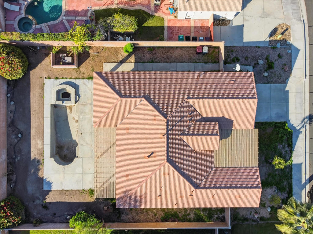 https://media.crmls.org/mediaz/828c5ce8-9c19-46fe-98fe-004cc6aecb84.jpg?preset=X-Large