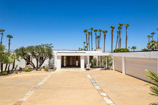 70150 Thunderbird Road, Rancho Mirage CA: https://media.crmls.org/mediaz/828cb839-c9f7-4a60-ae70-d65afd8975f1.jpg