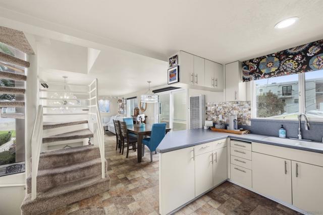 841 Pismo Ct, San Diego CA: https://media.crmls.org/mediaz/828d03a5-8e99-4e30-a0ad-78cb59d715fe.jpg