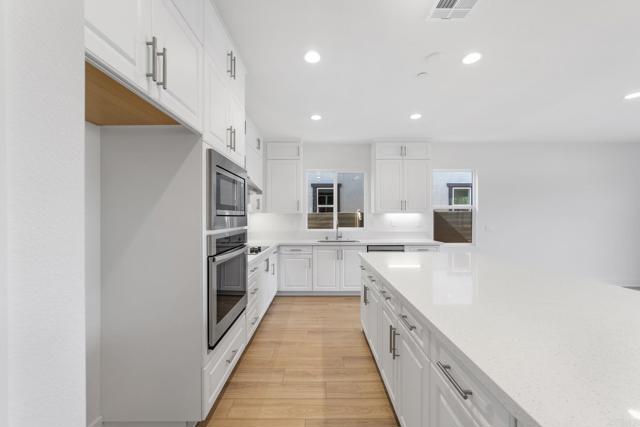 3501 Foxley Dr, Escondido CA: https://media.crmls.org/mediaz/828d174f-595f-4df3-9477-ece7152f399c.jpg