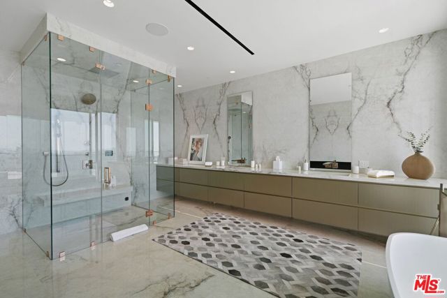 2180 Stradella Road, Los Angeles CA: https://media.crmls.org/mediaz/828d628f-e831-436d-913f-baaa9ff09641.jpg