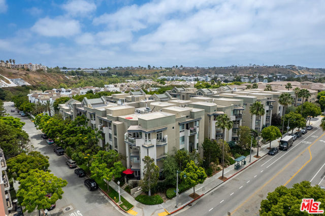 13044 Pacific, Playa Vista CA: https://media.crmls.org/mediaz/828d7c67-c75b-4365-83e0-76653907d86c.jpg