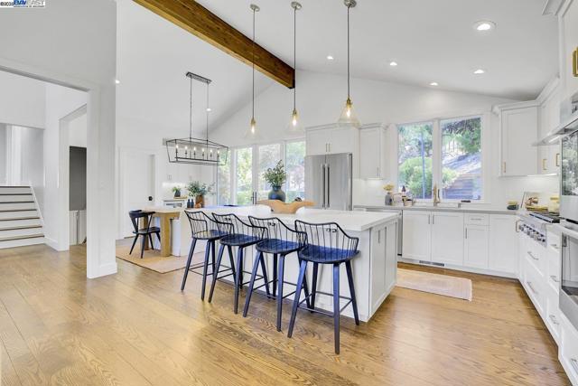 382 Castello Rd, Lafayette CA: https://media.crmls.org/mediaz/828dcbfa-80ab-4fd0-8e78-755e7f89f105.jpg