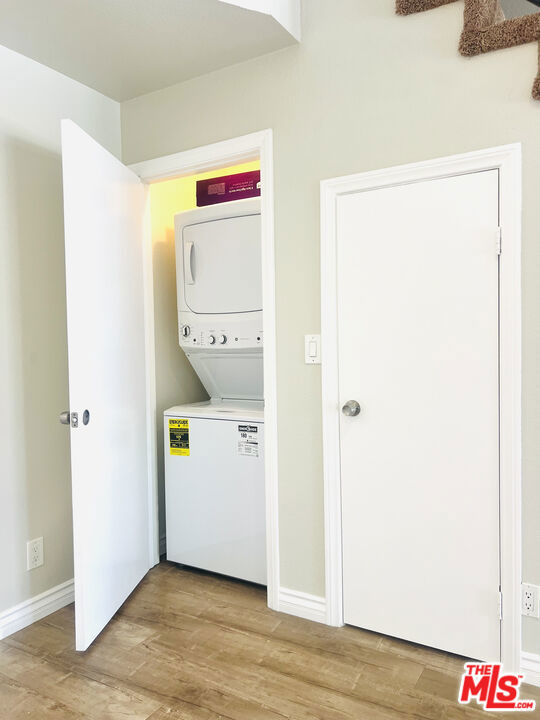 4349 CAHUENGA, Toluca Lake CA: https://media.crmls.org/mediaz/828e6141-f936-436f-b068-c7bbf2cc1b42.jpg