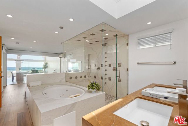 3806 Ocean Front Walk, Marina del Rey CA: https://media.crmls.org/mediaz/828e718f-77c7-4e5f-a82b-f55a90b03578.jpg