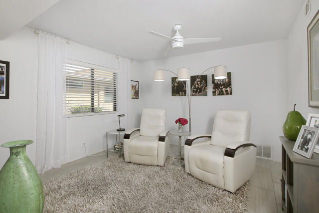 Image 13 of 42 For 74 La Ronda Drive