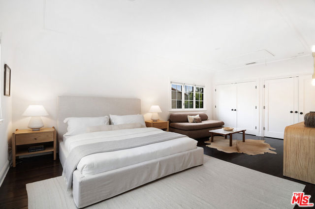 338 S Highland Avenue, Los Angeles CA: https://media.crmls.org/mediaz/828eacd9-37df-43a1-8006-ca1b2e62a791.jpg