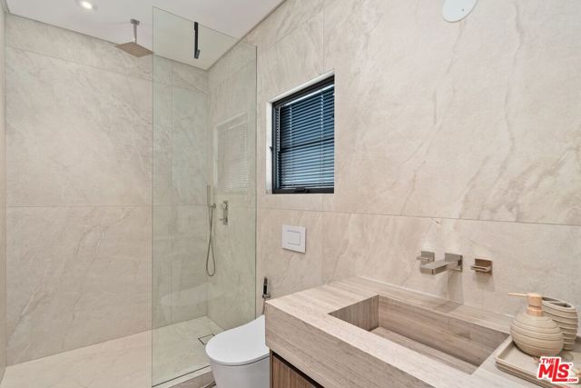 16015 Valley Wood Road, Sherman Oaks CA: https://media.crmls.org/mediaz/828ef4a8-de87-4077-87e9-8df4b3b208de.jpg