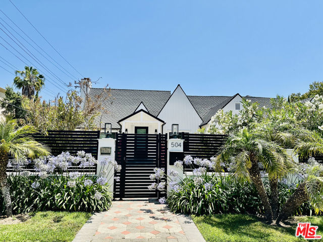 504 FOOTHILL Road, Beverly Hills CA: https://media.crmls.org/mediaz/828f43dd-ab7e-4a4d-b5cf-e5123350dc76.jpg