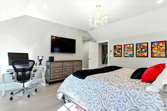 16218 George St, Los Gatos CA: https://media.crmls.org/mediaz/828f8c03-608e-4cc9-83d9-74da698e9395.jpg