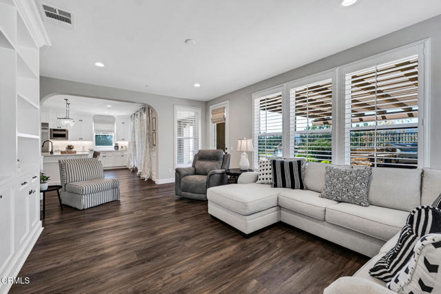 20752 Veneto Way, Porter Ranch CA: https://media.crmls.org/mediaz/828f8cb8-09dd-467c-bc2a-f41222923389.jpg