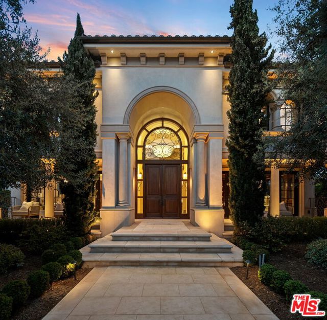 6882 Arizona Avenue, Los Angeles CA: https://media.crmls.org/mediaz/82909e08-4bd6-4828-b42c-c308d19d8c38.jpg