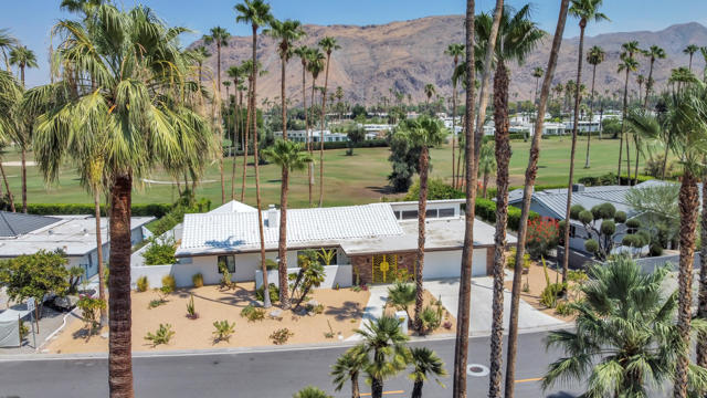 2598 S Camino Real, Palm Springs CA: https://media.crmls.org/mediaz/8291f097-7447-46b8-9720-93fda6b68707.jpg