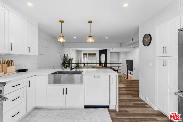 4360 Glencoe Avenue, Marina del Rey CA: https://media.crmls.org/mediaz/82920173-a2e8-40f2-bb0d-e3f0339122bb.jpg