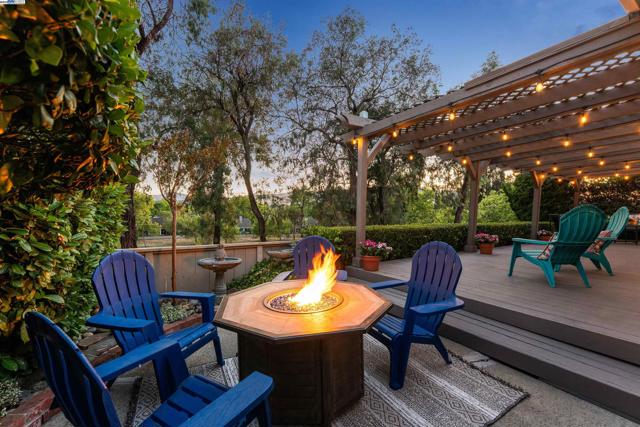 553 Saint George Rd, Danville CA: https://media.crmls.org/mediaz/82920bed-4a6b-4bdf-b0de-bda37e6d0705.jpg