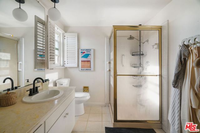 4748 Round Top Drive, Los Angeles CA: https://media.crmls.org/mediaz/82926c3a-9340-4d3f-92df-3bede7a7bb46.jpg