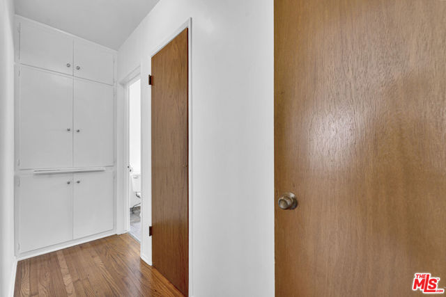938 15th Street, Santa Monica CA: https://media.crmls.org/mediaz/8292c4c9-2c3e-4474-890e-25567748e4b4.jpg