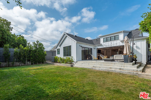 7614 Truxton Avenue, Los Angeles CA: https://media.crmls.org/mediaz/829336d5-3439-4cc3-87d9-9e7246f64e09.jpg