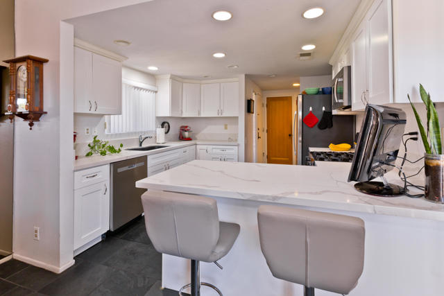 1291 Tiffany N Circle, Palm Springs CA: https://media.crmls.org/mediaz/8293d6bc-02f7-446c-89a0-80d94ef09d3f.jpg