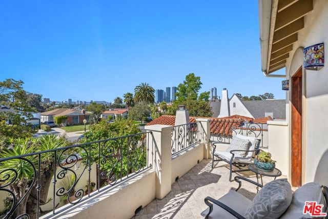 10516 Tennessee Avenue, Los Angeles CA: https://media.crmls.org/mediaz/8293fcc8-2d20-4163-8d2b-78045b9ad4c7.jpg