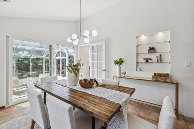 3483 Skyline Dr, Hayward CA: https://media.crmls.org/mediaz/82946d20-613d-4b11-ae05-3ff7b32647e9.jpg