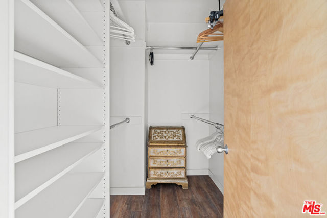 25 Brooks Avenue, Venice CA: https://media.crmls.org/mediaz/829517ea-fe03-41f1-a3d2-055bf854167a.jpg