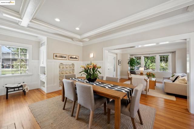 485 Hardy St, Oakland CA: https://media.crmls.org/mediaz/829575de-c1f2-4b99-818d-fc8ad70e7c6e.jpg