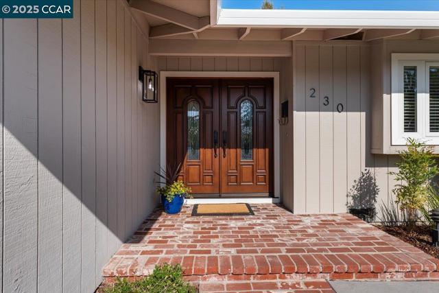 230 Vallecito Lane, Walnut Creek CA: https://media.crmls.org/mediaz/8297dfe5-1ac9-41ea-8cca-a33a773b29ed.jpg