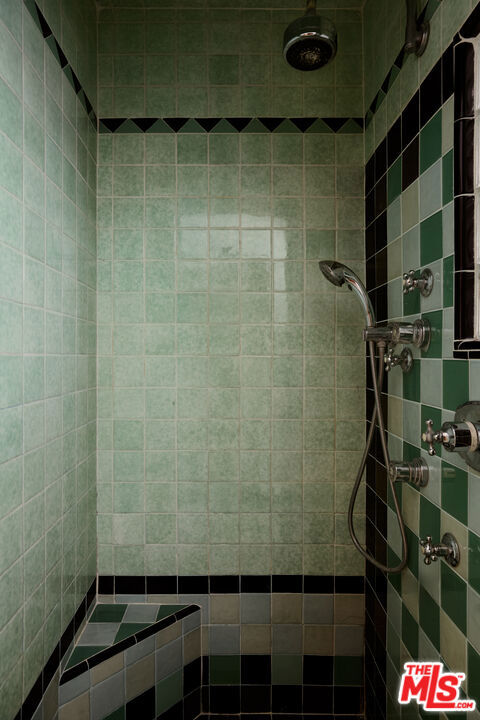 6401 San Vicente Boulevard, Los Angeles CA: https://media.crmls.org/mediaz/829812f9-9157-400c-b6e8-32371266c955.jpg