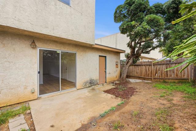 1241 1/2 Hollister Street, San Diego CA: https://media.crmls.org/mediaz/82981c3a-3cb8-4e09-87f4-01ff0483304d.jpg