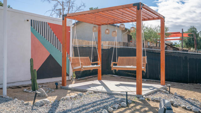 6946 Lennox Avenue, Yucca Valley CA: https://media.crmls.org/mediaz/829841af-b300-41e0-add6-18bde2b9da6d.jpg