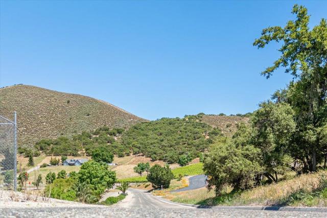 44746 Sun Valley Drive, King City CA: https://media.crmls.org/mediaz/829884c8-6c9e-4f62-bc2e-7a9a06f8ea6a.jpg