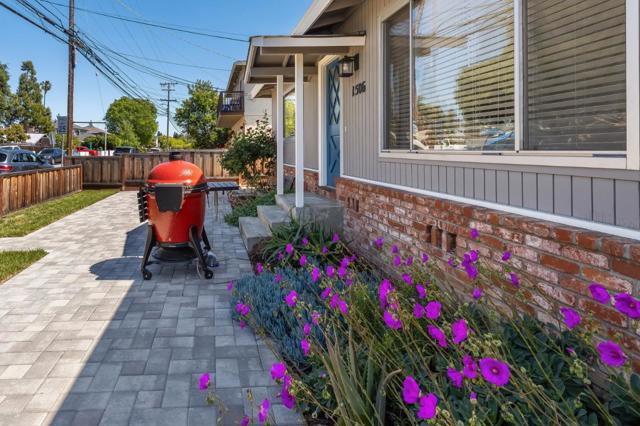15061508 Kentfield Avenue, Redwood City CA: https://media.crmls.org/mediaz/8299119b-65d6-4519-8450-08eed3b9b793.jpg