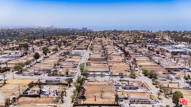 1115 Galloway Street, Pacific Palisades CA: https://media.crmls.org/mediaz/8299a835-7d9d-482f-81d2-be6c0d0a0b7d.jpg