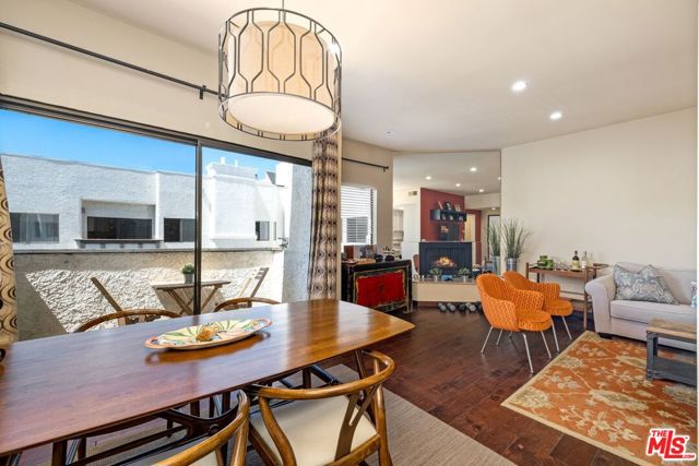17914 Magnolia Boulevard, 317 photo 7