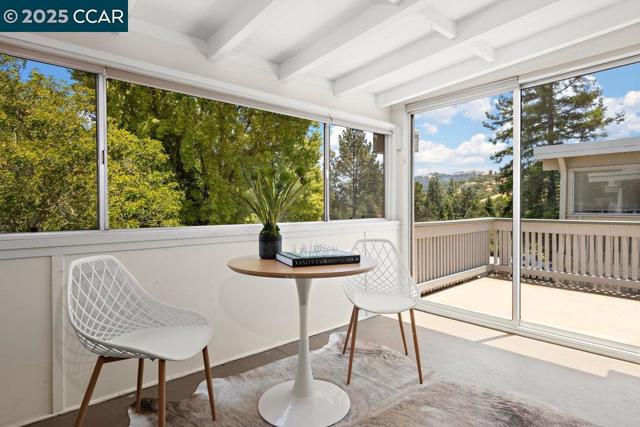 2200 Pine Knoll Dr, Walnut Creek CA: https://media.crmls.org/mediaz/829a33d9-70a3-49ef-ab43-c2ca1bb6921f.jpg