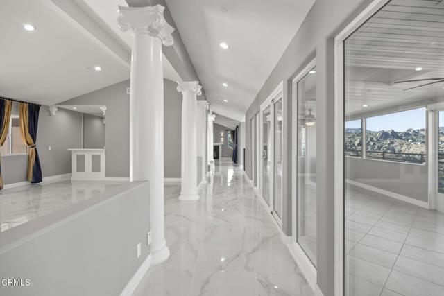 40 Saddlebow Road, Bell Canyon CA: https://media.crmls.org/mediaz/829a9462-70bc-46e4-ba5d-424dc3bbd3c1.jpg