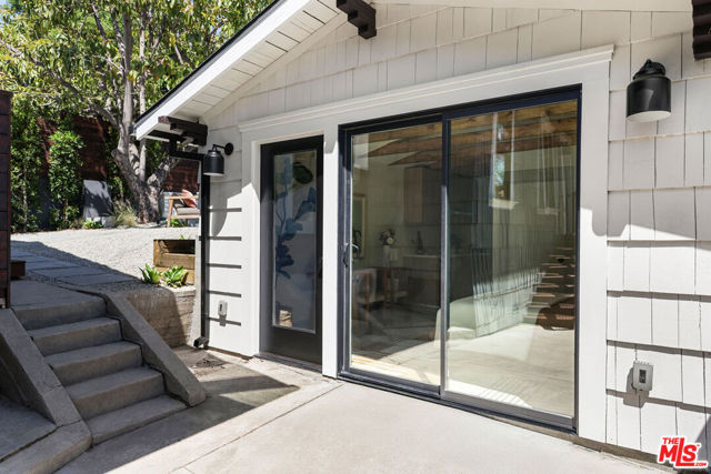 1644 Golden Gate Avenue, Los Angeles CA: https://media.crmls.org/mediaz/829aa66f-c67b-41c0-997c-97bd6934f327.jpg