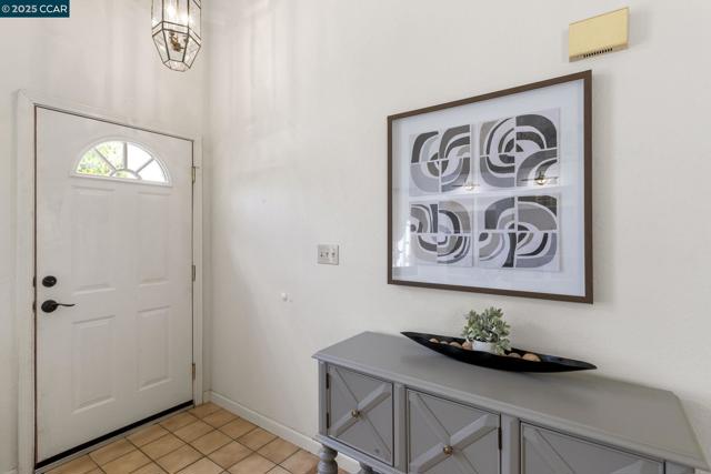 1015 Hidden Oak Ct, Concord CA: https://media.crmls.org/mediaz/829c3fa3-525c-4f18-81e1-9280be1cc3af.jpg