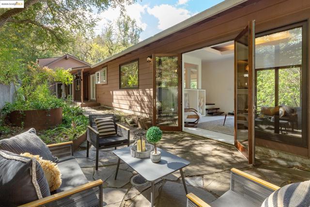 3 Mountain View Pl, Lafayette CA: https://media.crmls.org/mediaz/829c4cca-af36-4881-91cd-43986f2f4283.jpg