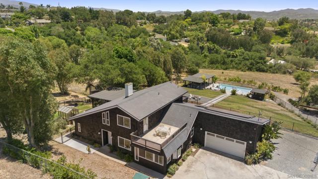 3860 Las Flores, Fallbrook CA: https://media.crmls.org/mediaz/829c7b8d-bede-4f8a-a47d-72b353f32fb4.jpg